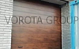 Автоматические гаражные ворота под дерево